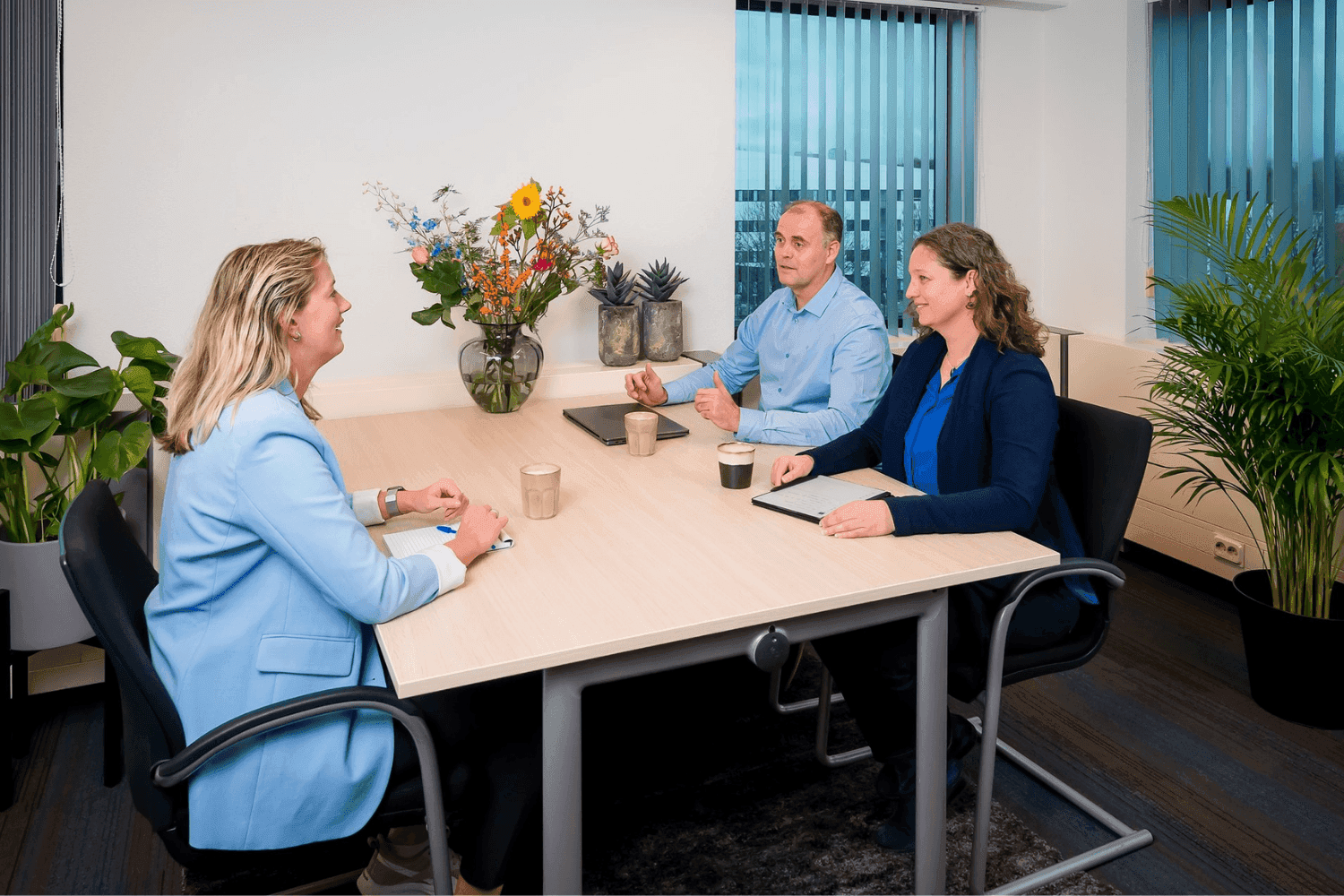 Cliënt bespreekt hondenbeet met letselschadespecialist van Kloppenburg